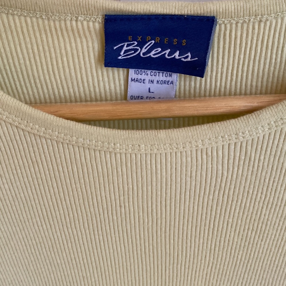 Green Short Sleeve Ribbed Top - Picture 2 of 3